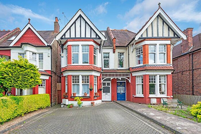 2 Bedroom Flat For Sale In Park View Road, Finchley, N3