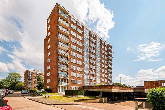 2 Bedroom Flat To Rent In Gardner Close, Wanstead, E11