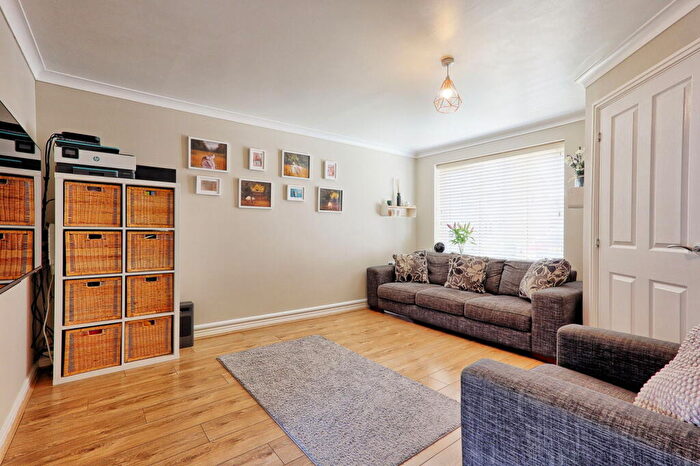 3 Bedroom End Of Terrace House For Sale In Falcon Avenue, South Ockendon, Thurrock, RM15