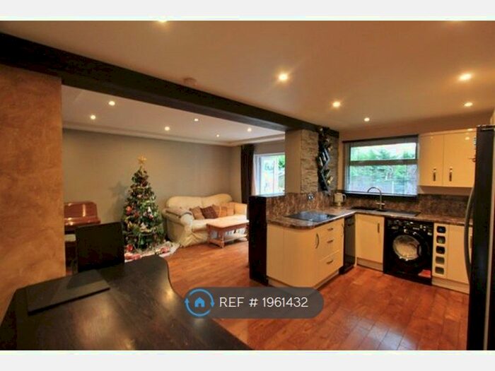 3 Bedroom Bungalow To Rent In Appletrees, Bar Hill, Cambridge, CB23