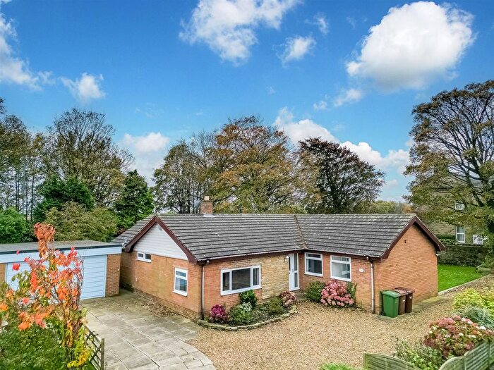 4 Bedroom Bungalow For Sale In Wood Mount, Overton, Wakefield, WF4