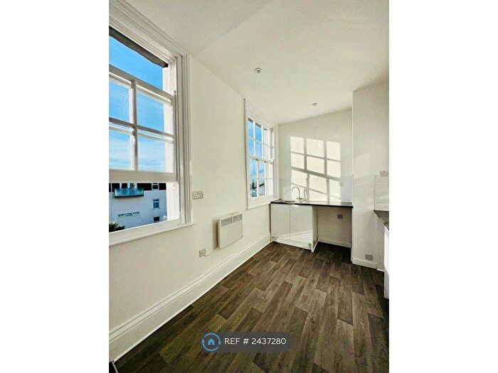 Studio To Rent In Berkeley Villas, Torquay, TQ1