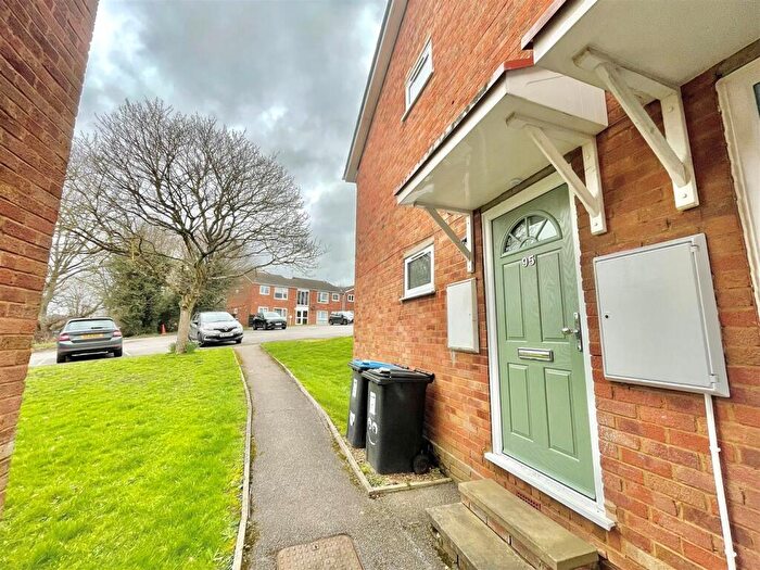 2 Bedroom Flat To Rent In Chiltern Park Avenue, Berkhamsted, HP4