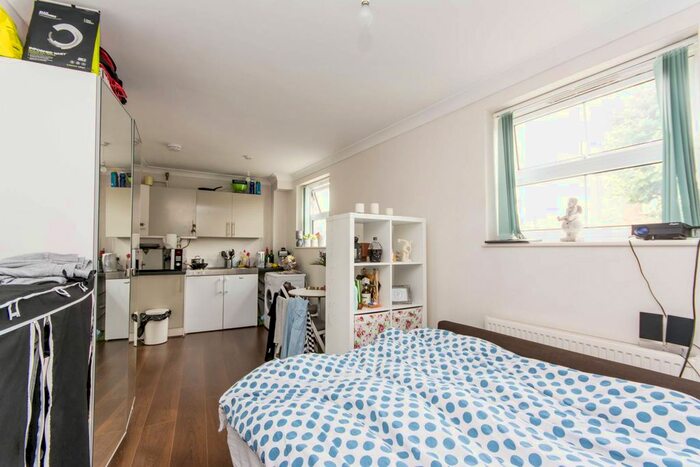 Studio To Rent In Salusbury Road, Queen's Park, London, NW6