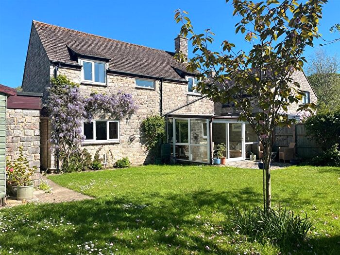 3 Bedroom Link Detached House For Sale In Colletts Close, Corfe Castle, BH20