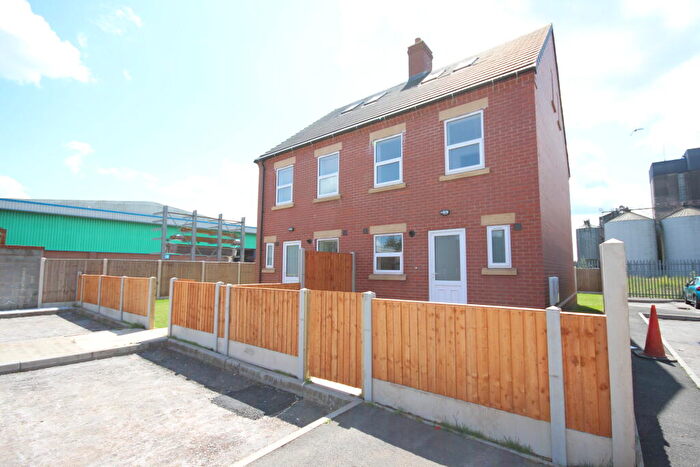 3 Bedroom House To Rent In Bass Cottages, Burton Upon Trent, DE14