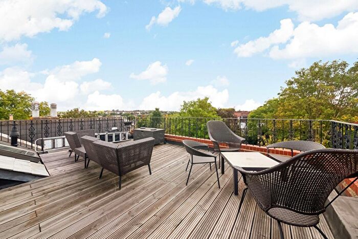 2 Bedroom Flat For Sale In Palace Road, Lambeth, London, SW2