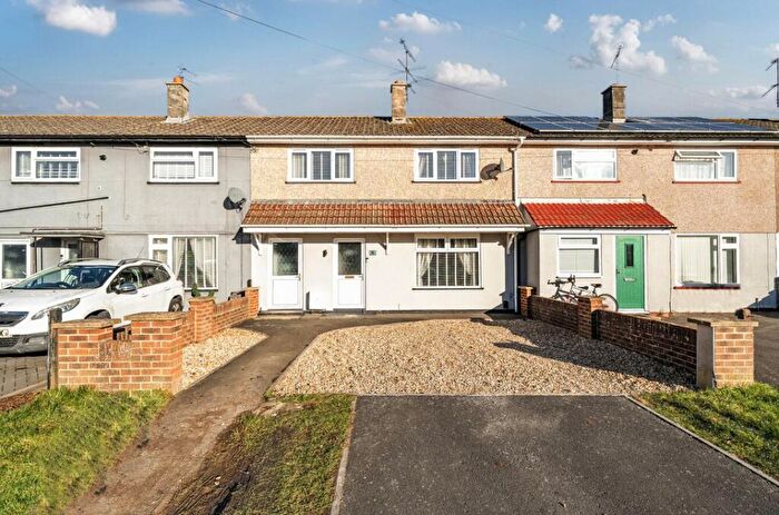 3 Bedroom Terraced House For Sale In Kingswood Avenue, Park North, Swindon, SN3