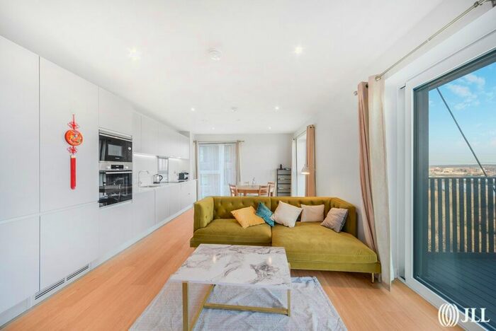 2 Bedroom Flat To Rent In Hale, Ferry Lane, London N17