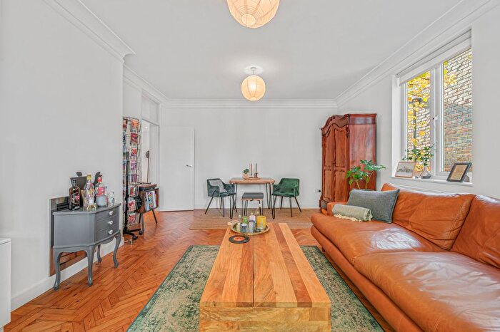 3 Bedroom Flat To Rent In Barrowgate Road, Turnham Green, W4