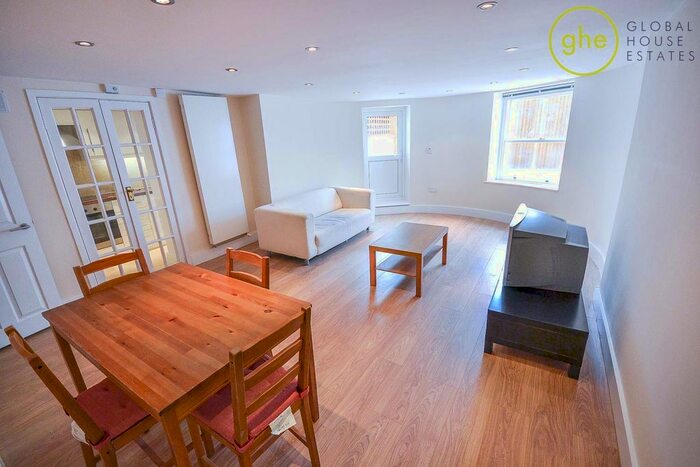 2 Bedroom Flat To Rent In Kennington Park Road, Kennington, London, SE11
