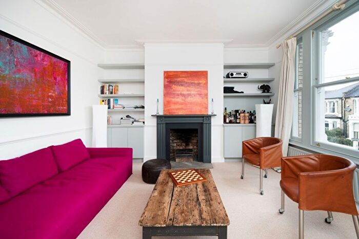 3 Bedroom Maisonette For Sale In Findon Road, London, W12
