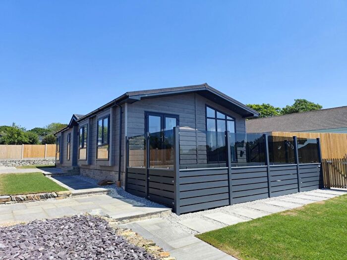2 Bedroom Mobile/park Home For Sale In Sunnyside Park, Newquay, TR8