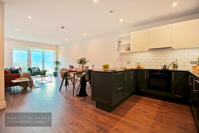 2 Bedroom Flat To Rent In Chapman House, Filmworks, W5