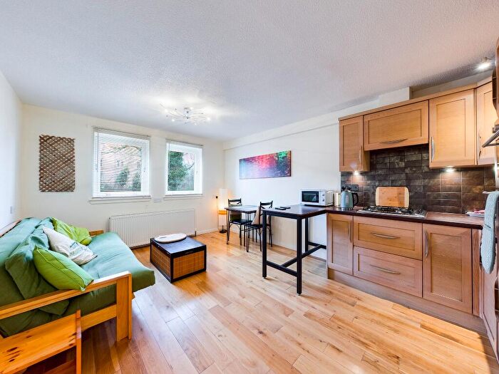 1 Bedroom Flat To Rent In Dundee Terrace, Fountainbridge, Edinburgh, EH11