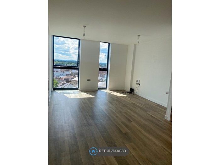 2 Bedroom Flat To Rent In Holly Road, Twickenham, TW1