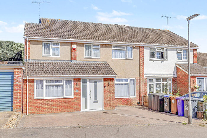 4 Bedroom Semi Detached House For Sale In Orchard Way, Knebworth, Hertfordshire, SG3