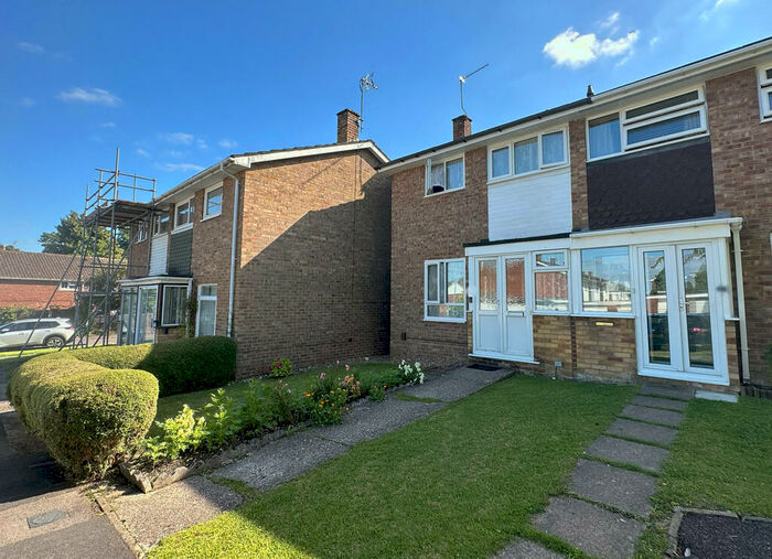 3 Bedroom Semi-Detached House To Rent In Hamelyn Close, Basingstoke, RG21