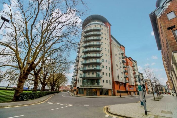 1 Bedroom Flat To Rent In Lower Canal Walk, Southampton City Centre, SO14
