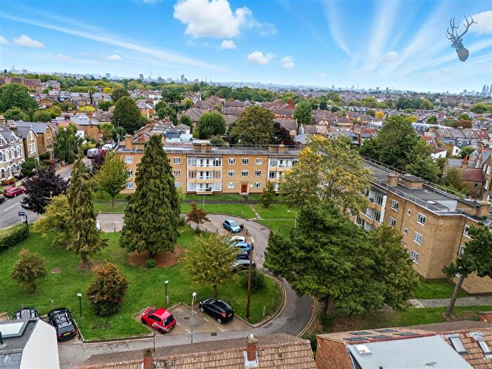 2 Bedroom Flat For Sale In St. James's Close, Tooting Bec, London, SW17