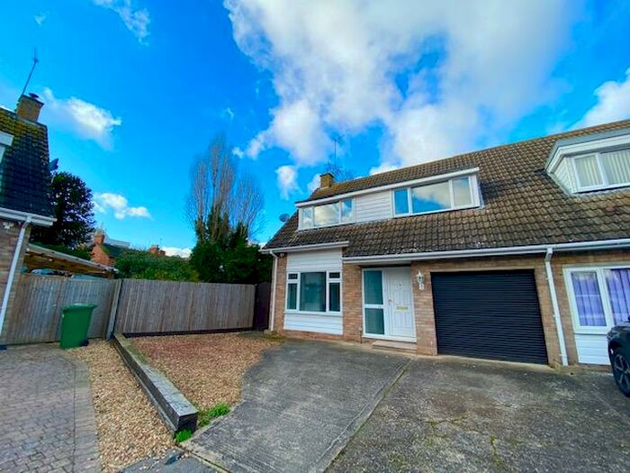 3 Bedroom House To Rent In Highfield Close, Newport Pagnell, MK16