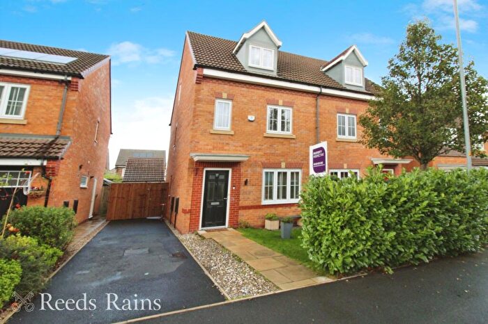 4 Bedroom Semi-Detached House For Sale In Radcliffe Drive, Farington Moss, Leyland, Lancashire, PR26
