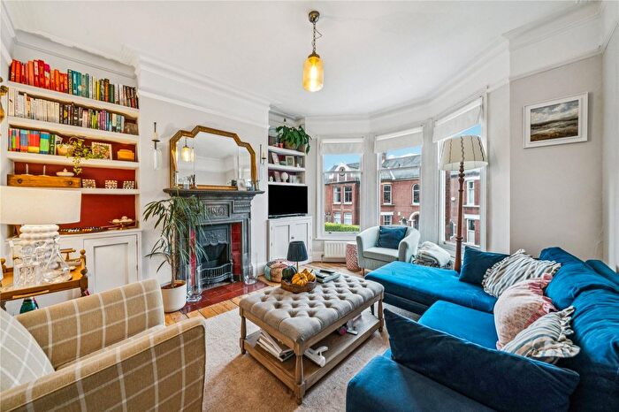 4 Bedroom Maisonette To Rent In Burnbury Road, SW12