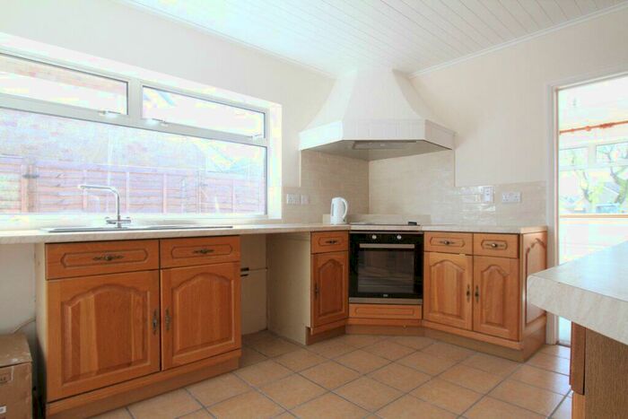 3 Bedroom Detached Bungalow To Rent In Trinity Close, Banbury, Oxon, OX16
