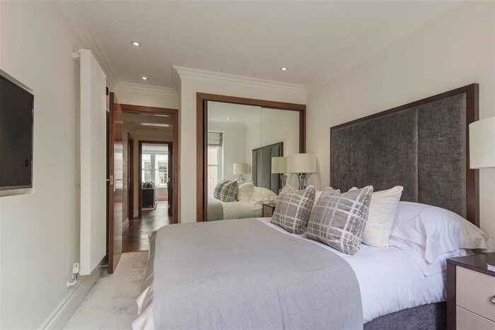 2 Bedroom Flat To Rent In Kensington Gardens Square, Bayswater, W2