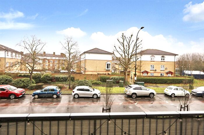 2 Bedroom Flat To Rent In Fisher Close, Rotherhithe, London, SE16