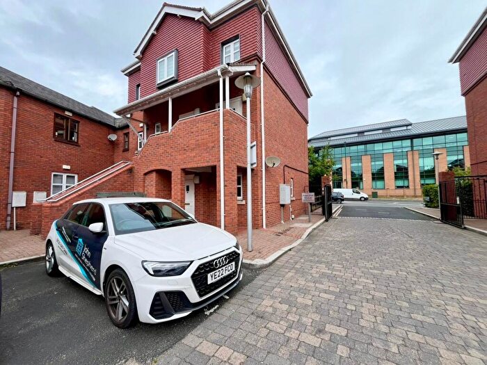 2 Bedroom Flat To Rent In Old Hall Gardens, Shirley, Solihull, West Midlands, B90