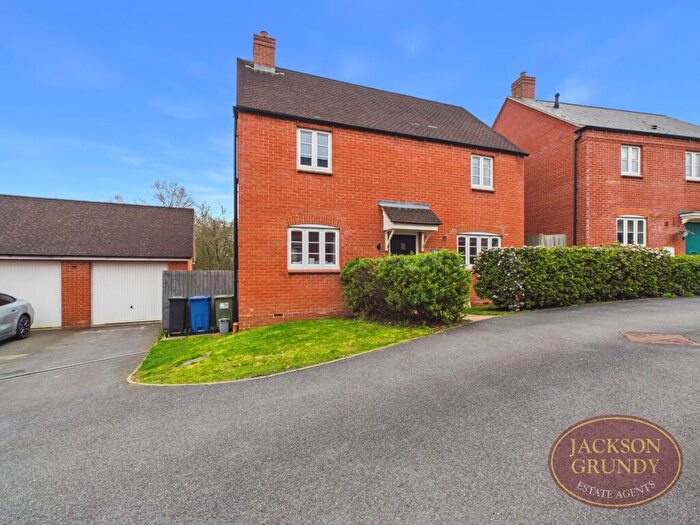 3 Bedroom Detached House For Sale In Quarry View, Roade, NN7