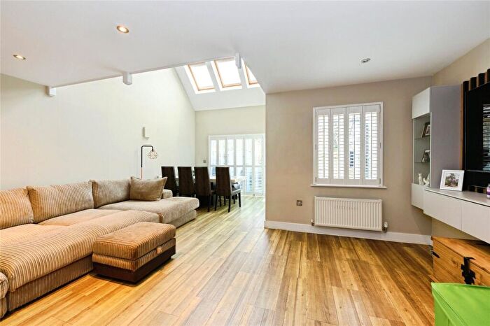 3 Bedroom End Of Terrace House For Sale In Mockford Mews, Redhill, Surrey, RH1