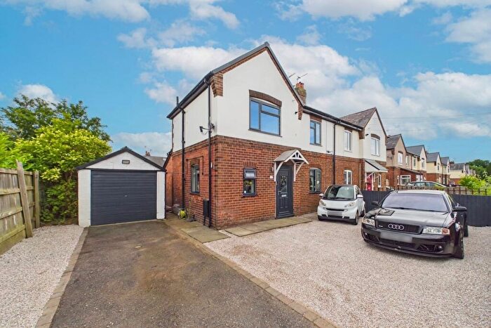 3 Bedroom Semi-Detached House For Sale In Oakfield Road, Hawarden, CH5