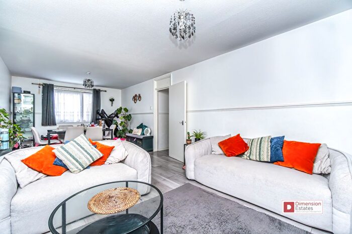 3 Bedroom Flat To Rent In Cowbridge Lane, Barking, Essex, IG11