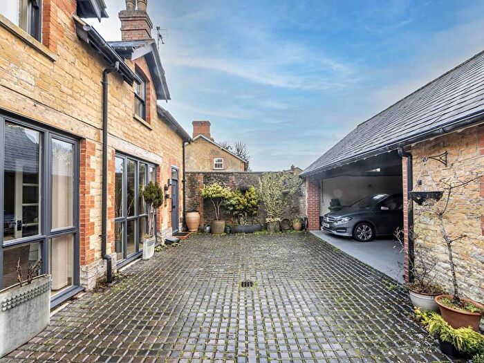 3 Bedroom Detached House For Sale In Bazzleways Close, Milborne Port, Sherborne, DT9