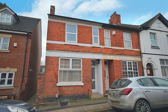 3 Bedroom House To Rent In Russell Street, Kettering, NN16