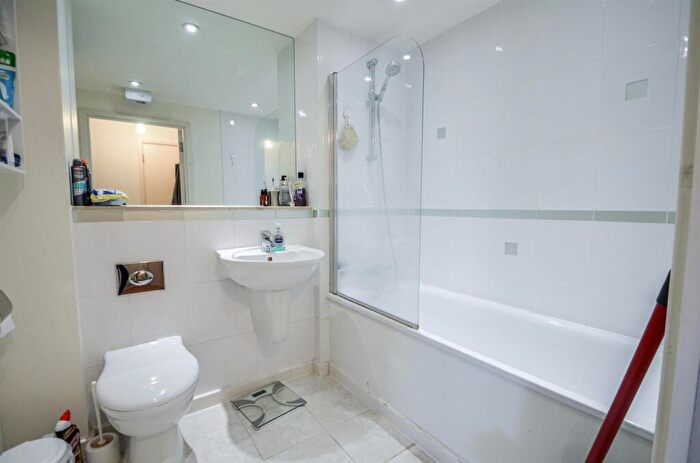 1 Bedroom Flat To Rent In Tequila Wharf Commercial Road London, E14