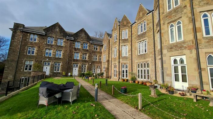 3 Bedroom Property To Rent In Rembrandt Court, Sketty, Swansea, SA2