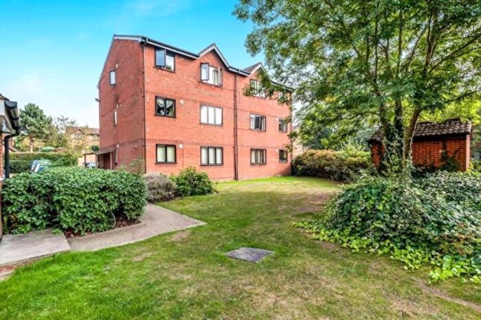 1 Bedroom Flat To Rent In Courtlands Close, Watford, Hertfordshire, WD24