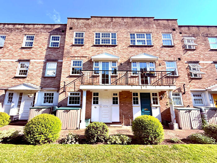 3 Bedroom Terraced House For Sale In Epsom, KT18