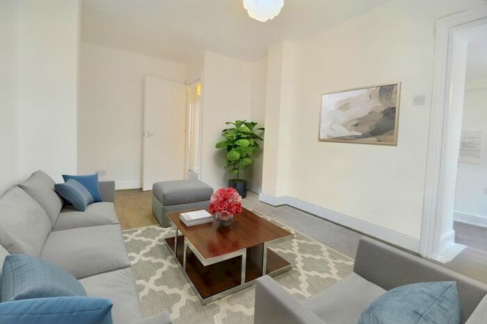 1 Bedroom Flat To Rent In Bloemfontein Avenue, London, W12