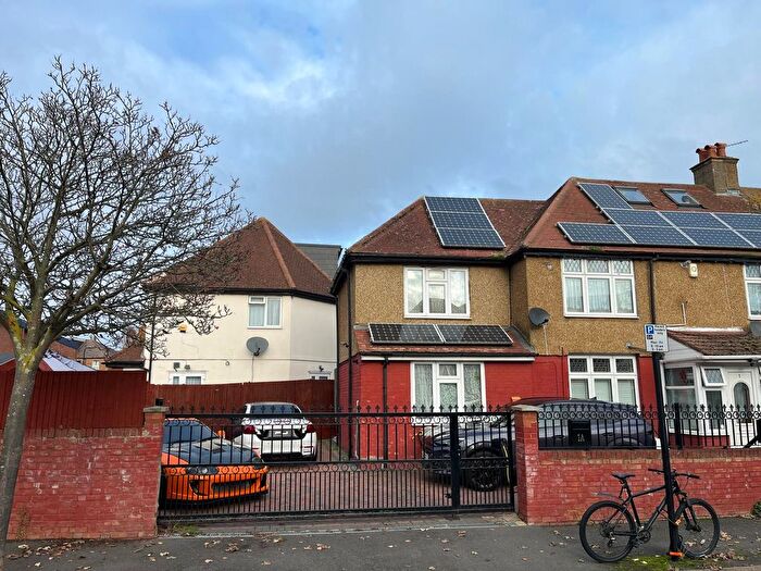 1 Bedroom Maisonette To Rent In Sycamore Avenue, London, W5