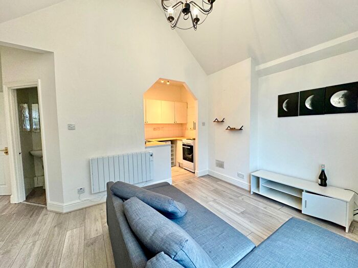 1 Bedroom Flat To Rent In East End Road, London, N2