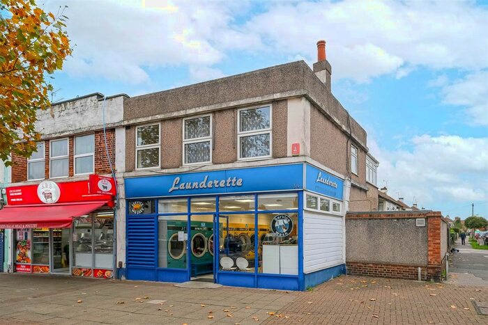 2 Bedroom Flat To Rent In Chingford Mount Road, London E4