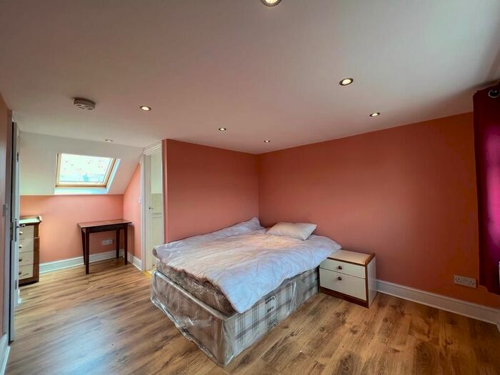 1 Bedroom Flat To Rent In Upper Tooting Road, London, SW17