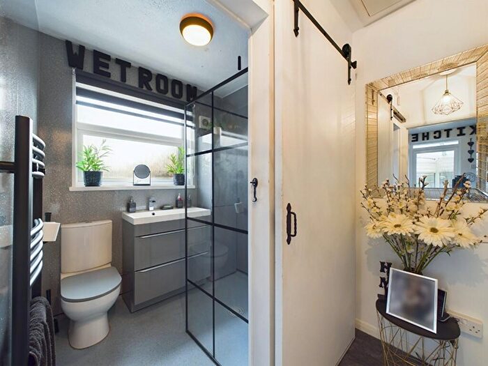 2 Bedroom Bungalow For Sale In Walton Heath Way, Links View, Northampton, NN2