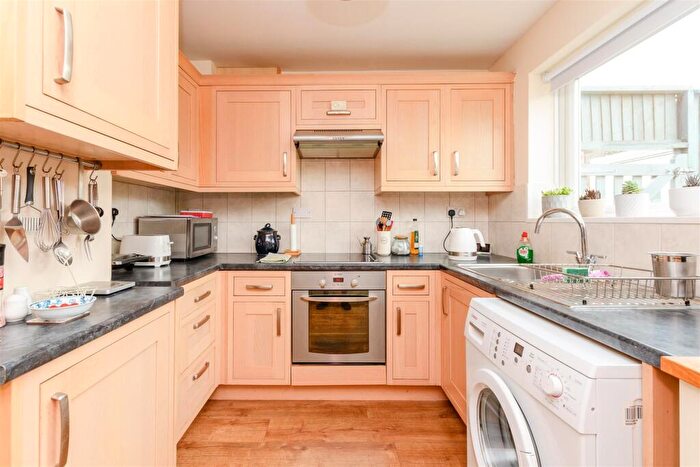 3 Bedroom Semi-Detached Bungalow For Sale In Fairview Road, Istead Rise, Kent, DA13