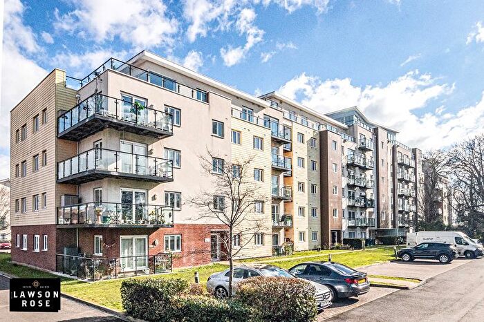 2 Bedroom Flat For Sale In Gisors Road, Southsea, PO4