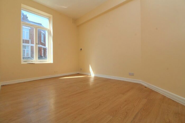 3 Bedroom Flat To Rent In Sydenham Road, London, SE26